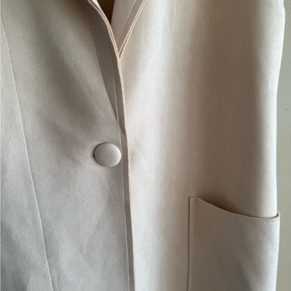 Solitaire Cream Sleeveless Long Coat - Picture 4 of 8